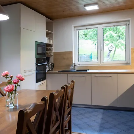 Beskydy Family Cottage, Hot Tub, Pets Welcome Alpehytte