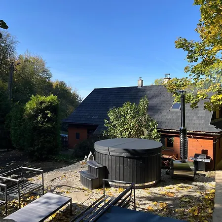 Beskydy Family Cottage, Hot Tub, Pets Welcome Chalet *